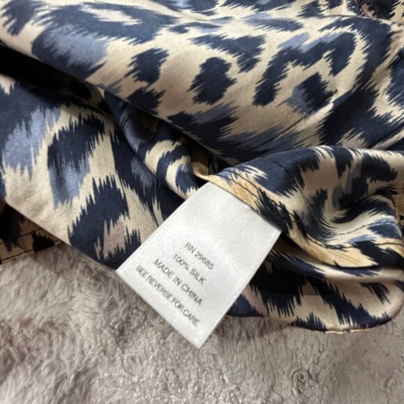 Pendleton Womens Leopard Blouse Button Down Long Sleeve Medium Petite Brown Silk - Picture 4 of 8